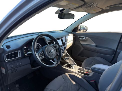 Used 2019 Kia Niro LX image 9