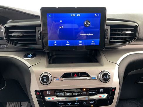 Used 2021 Ford Explorer XLT AWD/4WD image 31