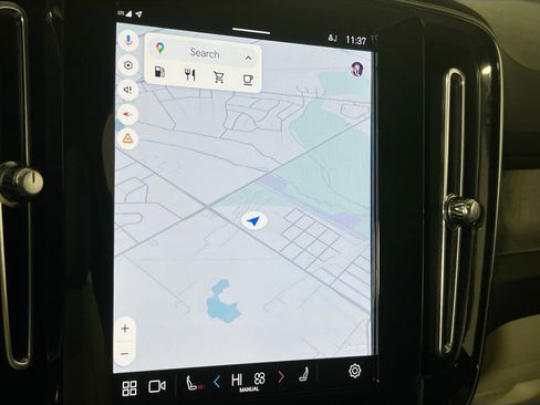 Used 2023 Volvo XC40 B5 Plus w/ Driver Assist Package image 13