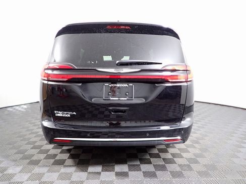 New 2025 Chrysler Pacifica Select image 11