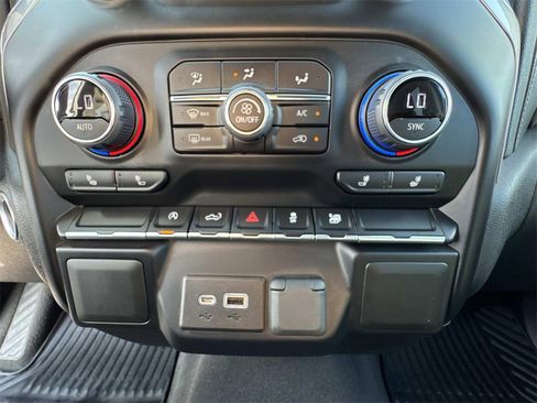Used 2022 Chevrolet Silverado 1500 LT image 43