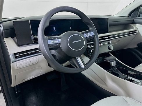 Certified 2025 Hyundai Tucson SEL image 9