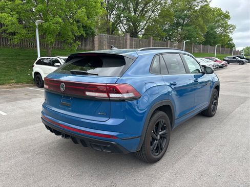 Used 2025 Volkswagen Atlas Cross Sport SEL R-Line AWD/4WD image 4