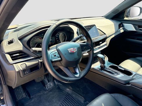 Used 2025 Cadillac CT4 Luxury RWD image 9