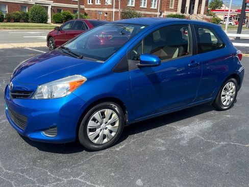 Used 2012 Toyota Yaris LE FWD image 3