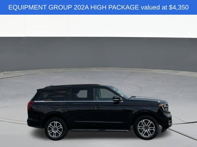 Used 2025 Ford Expedition Active AWD/4WD image 2