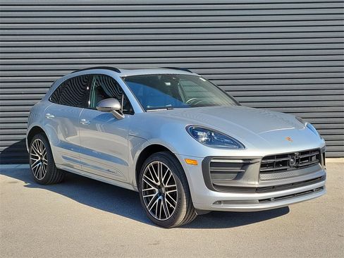 Certified 2025 Porsche Macan Turbo image 9