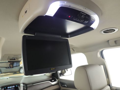 Used 2019 Chevrolet Tahoe LT w/ LT Signature Package image 25