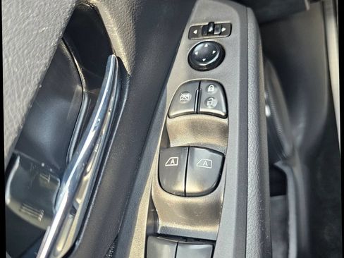 Used 2022 Nissan Kicks SV FWD image 19