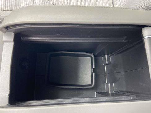 Used 2023 Toyota Highlander LE FWD image 28