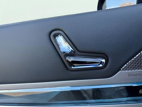 Used 2023 BMW 740i w/ Parking Assistance Package image 12