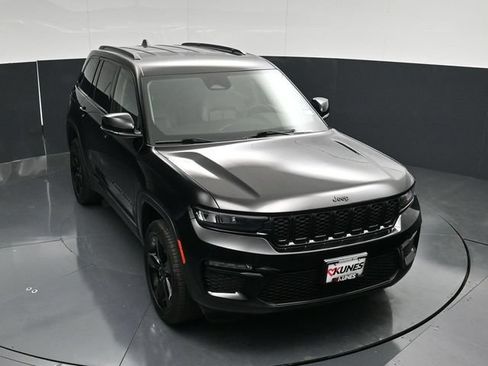 Used 2023 Jeep Grand Cherokee Limited w/ Black Appearance Package AWD/4WD image 53