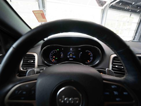 Used 2017 Jeep Grand Cherokee Limited AWD/4WD image 14