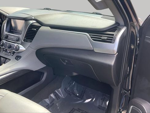 Used 2018 Chevrolet Suburban LT RWD image 19
