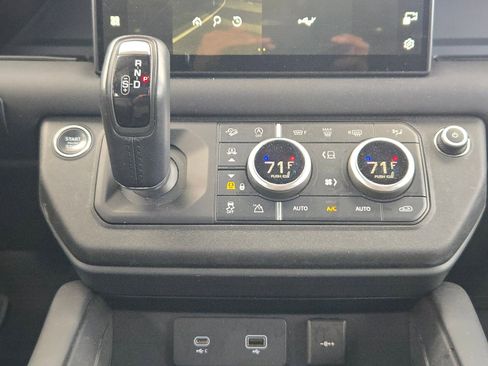 Used 2024 Land Rover Defender 130 X-Dynamic SE image 19