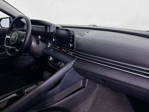 Used 2021 Hyundai Elantra SEL w/ Convenience + Premium Package FWD image 29