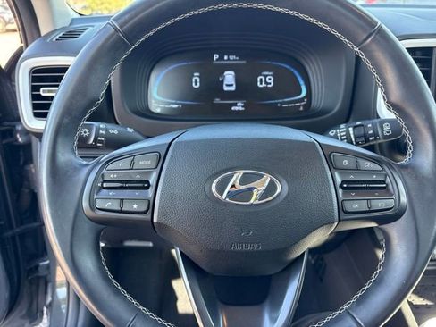 Used 2023 Hyundai Venue Limited FWD image 24
