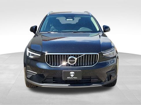 New 2025 Volvo XC40 B5 Core w/ Protection Package Premier AWD/4WD image 2