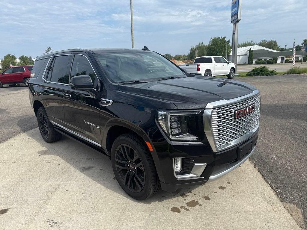 Used 2021 GMC Yukon Denali w/ Denali Premium Package AWD/4WD image 3