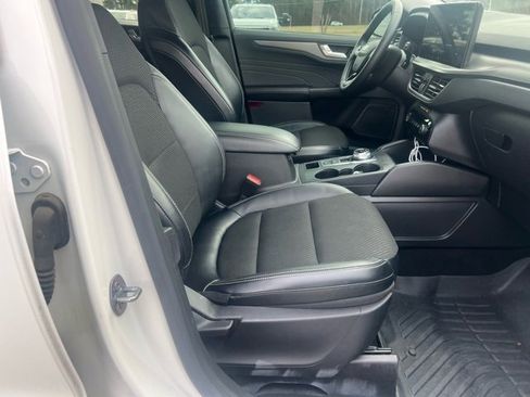 Certified 2024 Ford Escape SE image 6