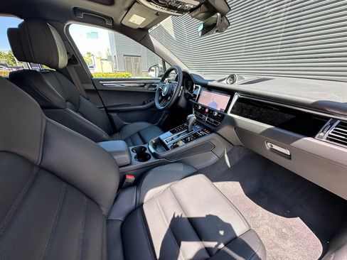 Used 2026 Porsche Macan AWD/4WD image 39