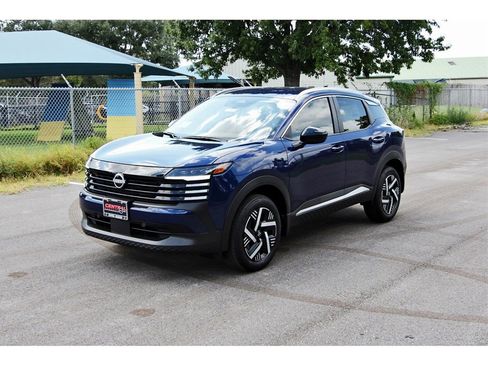 New 2026 Nissan Kicks SV w/ Charging Package image 2