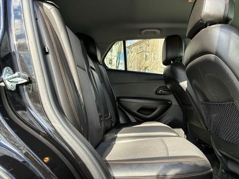 Used 2021 Chevrolet Trax LT w/ Driver Confidence Package image 18