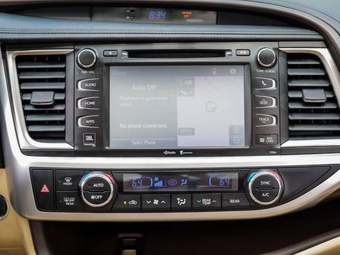 Used 2015 Toyota Highlander Limited Platinum AWD/4WD image 35