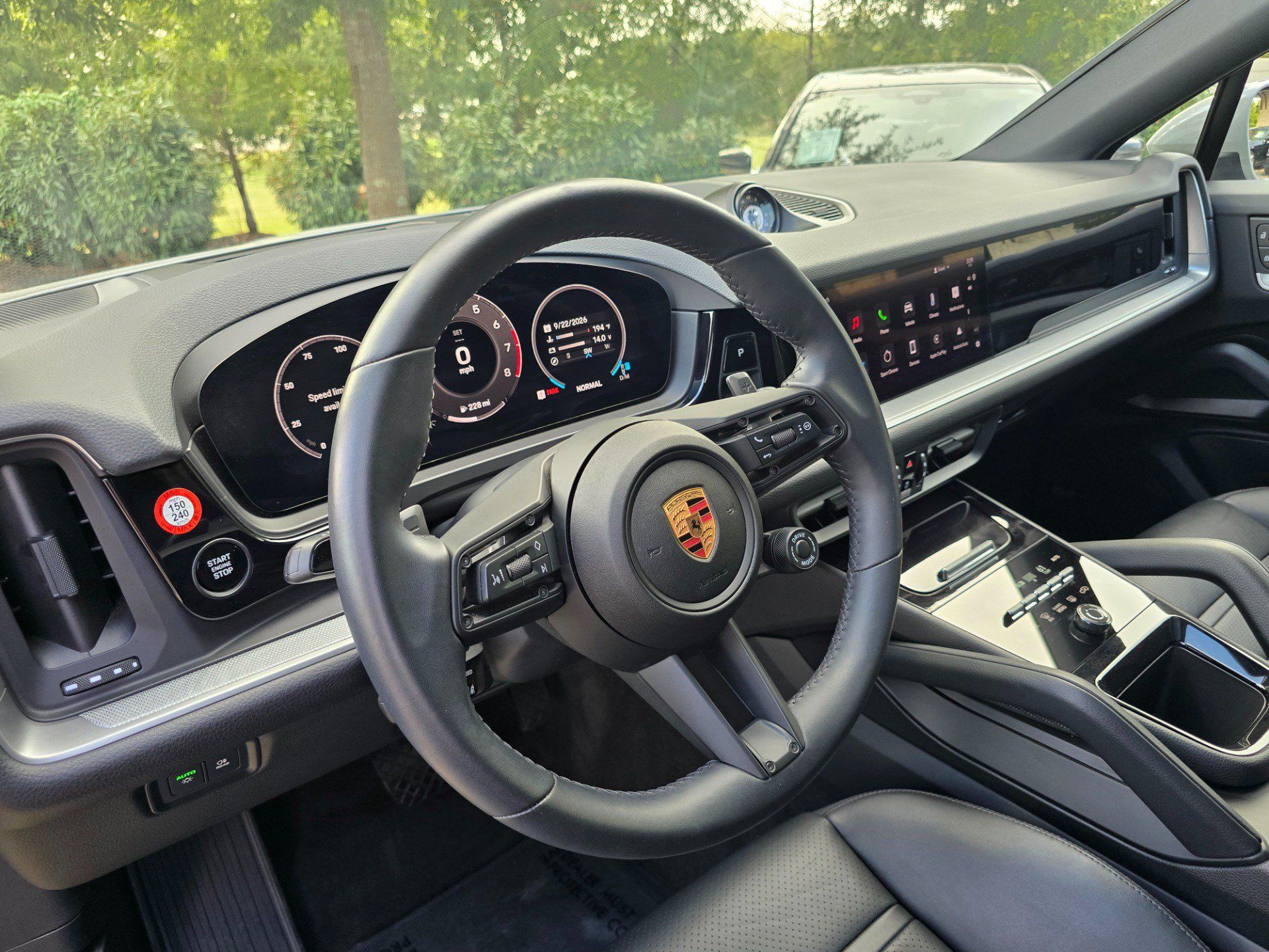 Used 2025 Porsche Cayenne Coupe AWD/4WD image 12