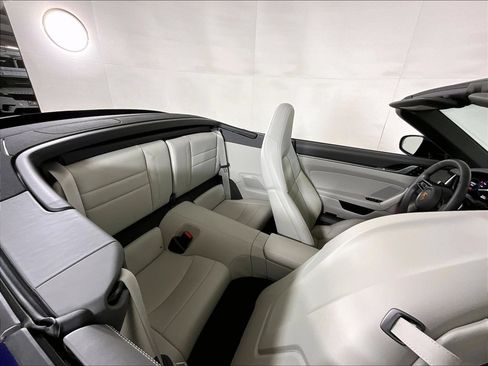 Certified 2022 Porsche 911 Carrera RWD image 19