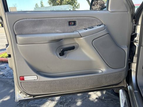 Used 2000 Chevrolet Silverado 2500 LS w/ Firm Ride Suspension Pkg AWD/4WD image 25