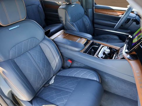 Used 2024 Jeep Grand Wagoneer Series III image 34