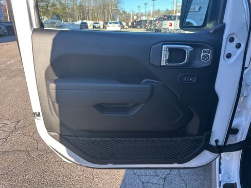 New 2026 Jeep Wrangler Unlimited Rubicon w/ Safety Group image 10