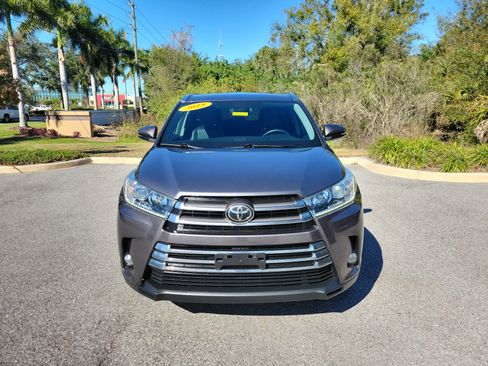 Used 2018 Toyota Highlander Limited image 2