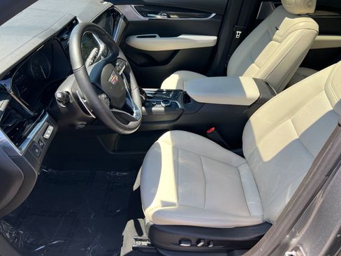 Used 2023 Cadillac XT6 Sport w/ Technology Package AWD/4WD image 9