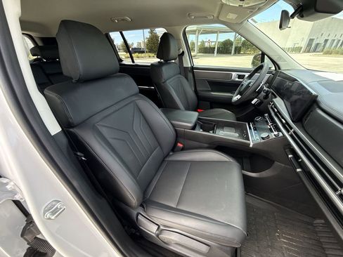Used 2025 Hyundai Santa Fe SEL FWD image 16