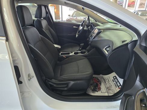 Used 2018 Chevrolet Cruze LT image 14