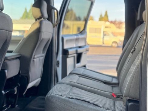 Used 2015 Ford F150 XLT image 9