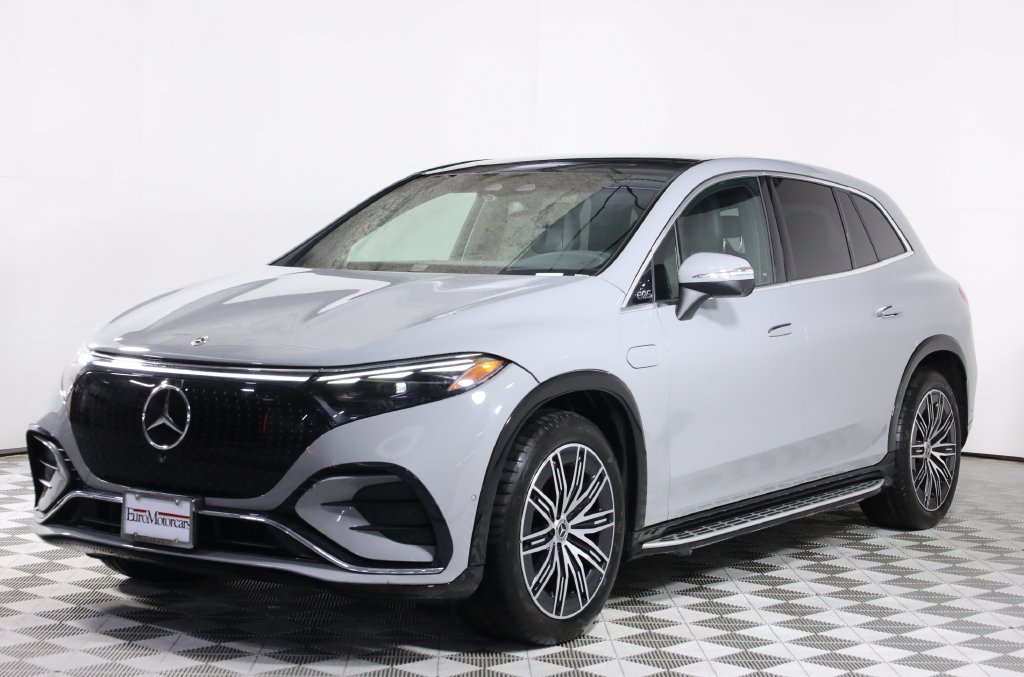 Used 2023 Mercedes-Benz EQS 580 4MATIC SUV image 3