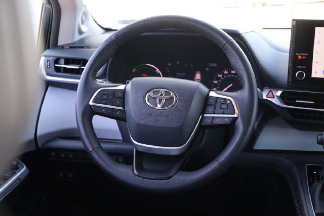 Used 2025 Toyota Sienna XLE w/ XLE Plus Package AWD/4WD image 27