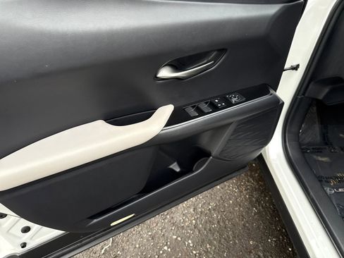 Used 2019 Lexus UX 200 image 10