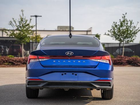 Used 2023 Hyundai Elantra SEL w/ Convenience Package FWD image 6