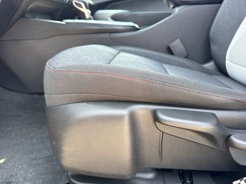 Used 2025 Chevrolet Trax RS w/ Sunroof Package FWD image 14