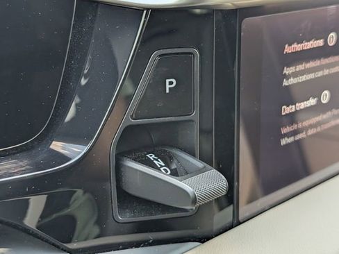 Certified 2025 Porsche Macan Electric RWD image 26