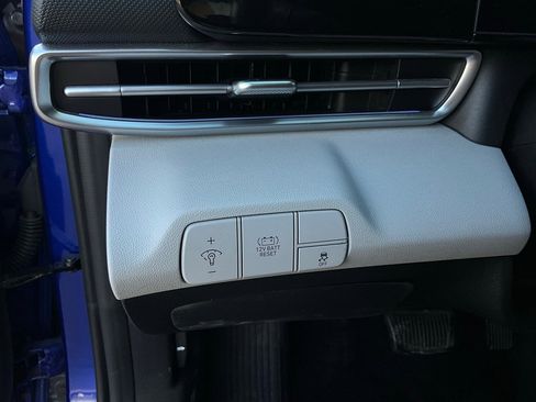 Used 2025 Hyundai Elantra Limited image 23