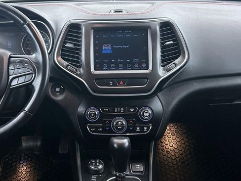 Used 2019 Jeep Cherokee Trailhawk w/ Comfort/Convenience Group image 12