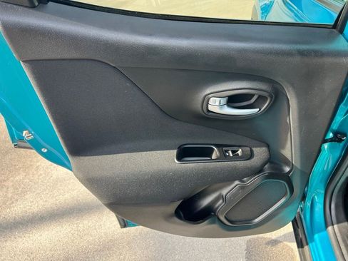 Used 2021 Jeep Renegade Latitude image 21