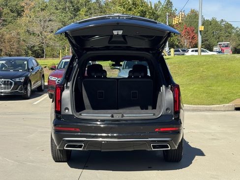 Used 2025 Cadillac XT6 Premium Luxury image 17