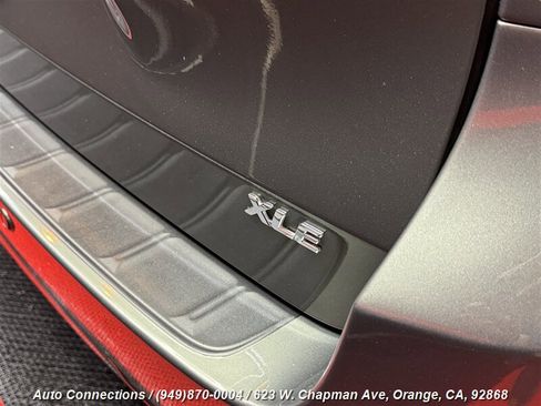 Used 2013 Toyota Sienna XLE image 37