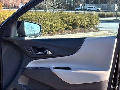 Used 2022 Chevrolet Equinox LT image 18